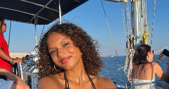 faye pet sitter à  69360