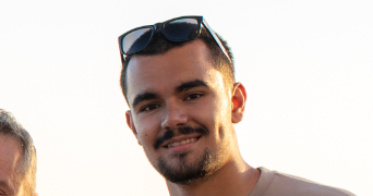 léo pet sitter à FOS SUR MER 13270_0