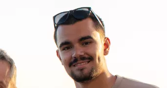 léo pet sitter à FOS SUR MER 13270