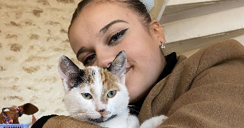 lucie pet sitter à Vouneuil sous biard  86580_0