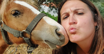 laura pet sitter à LES CHAPELLES BOURBON 77610_2