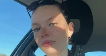 charlotte pet sitter à NEUVILLE SUR VANNE 10190