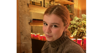 elfie pet sitter à  84000