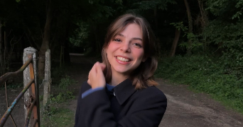 brune pet sitter à LOUVECIENNES 78430_0