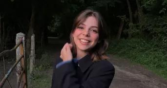 brune pet sitter à LOUVECIENNES 78430