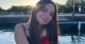 caroline pet sitter à LYON 05 69005