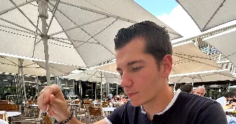 hugo pet sitter à CREMIEU 38460