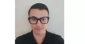 tom pet sitter à FONTVIEILLE 13990