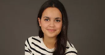 louise pet sitter à PARIS 16 75016