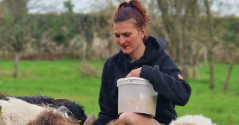 laura pet sitter à BUCY LE LONG 02880_0