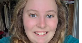 chloé  pet sitter à Château l'Évèque  24460