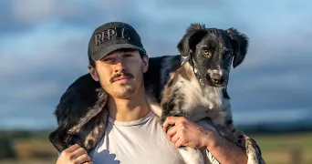 florian dog sitter à STE FOY LES LYON 69110