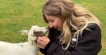 mélaine pet sitter à VILLENEUVE ST SALVES 89230