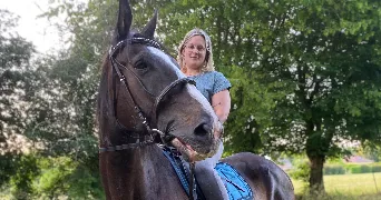 justine pet sitter à BEAUDEDUIT 60210