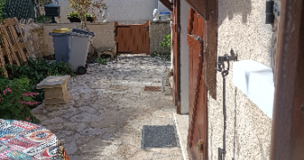 maud pet sitter à VILLENEUVE LA GUYARD 89340_1