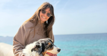 julia pet sitter à METHAMIS 84570_0