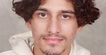 youssef cat sitter à LES PONTS DE CE 49130