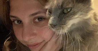 tess pet sitter à CADEROUSSE 84860