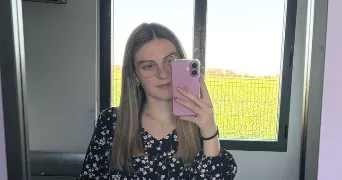 charlotte pet sitter à VIEUVICQ 28120