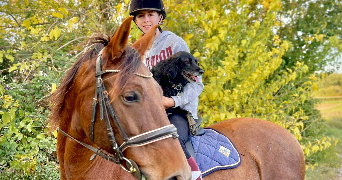 léa pet sitter à ST PONS LA CALM 30330_1