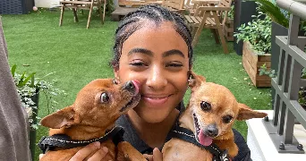 sarah dog sitter à Paris 75001