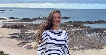 laurine pet sitter à BECON LES GRANITS 49370