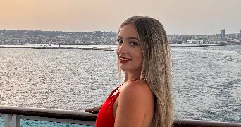 laura pet sitter à VITROLLES 13127