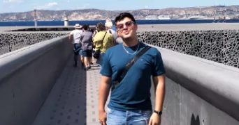 amine pet sitter à MARSEILLE 08 13008