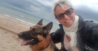 nelly pet sitter à HYERES 83400_0