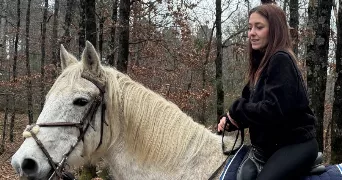 justine pet sitter à UCEL 07200