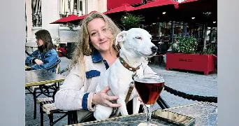 claire pet sitter à LES PONTS DE CE 49130