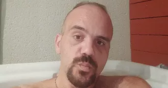 gaetan pet sitter à BAUDEMONT 71800