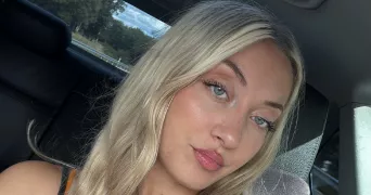 elodie pet sitter à ST LYE 10180