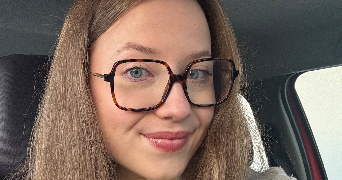 léa pet sitter à ST PRIEST 69800_0