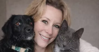 karine pet sitter à APT 84400