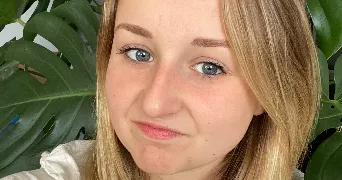julie pet sitter à BRIGNAIS 69530