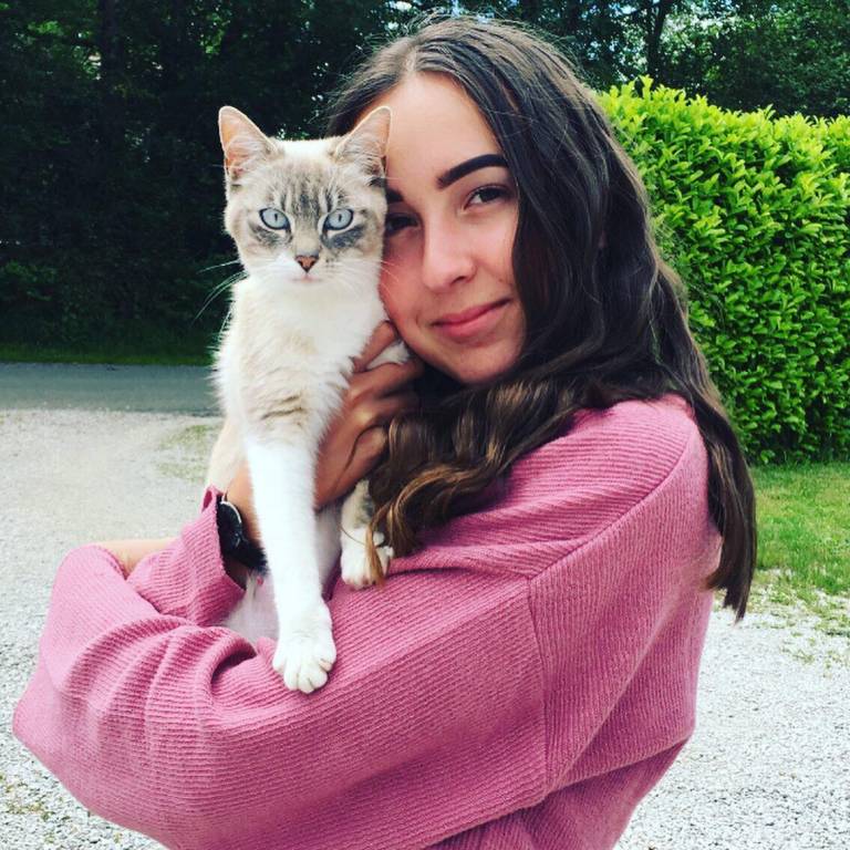 Léa pet sitter à Saint-Aubin 39410