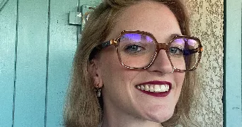 romane pet sitter à LES PONTS DE CE 49130