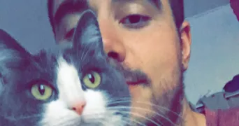 julien pet sitter à VOISINS LE BRETONNEUX 78960