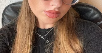 chloe pet sitter à BEAUCHAMP 95250