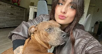 lorie pet sitter à GOND PONTOUVRE 16160