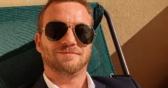 anthony pet sitter à PLOMBIERES LES DIJON 21370
