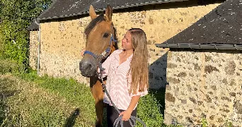 korydwen pet sitter à COURBEVEILLE 53230