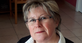 nadine pet sitter à  64310