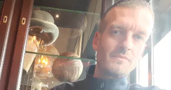 cedric pet sitter à NEUF MESNIL 59330