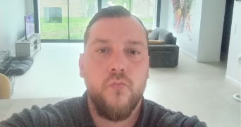 charles pet sitter à NAINVILLE LES ROCHES 91750_1