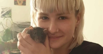 blanche pet sitter à ROMAINVILLE 93230_2