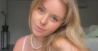 lison pet sitter à VILLETELLE 34400